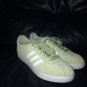 Addidas mint color women’s shoe size 7
